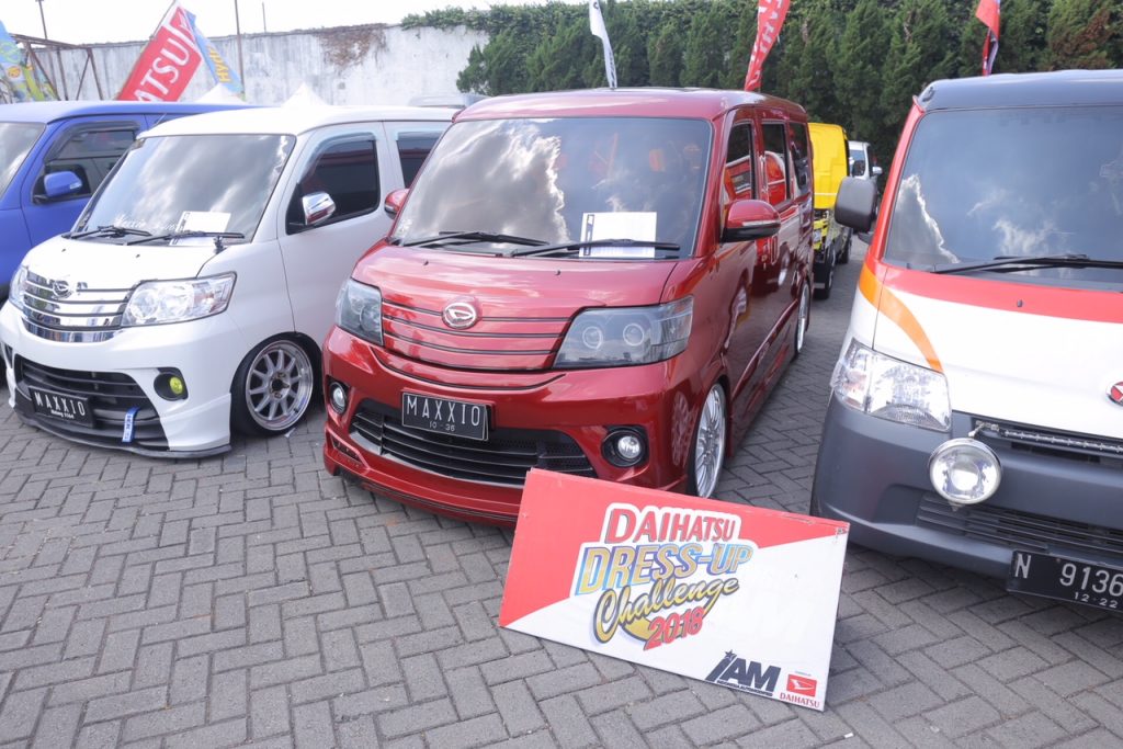 Puluhan Mobil Modifikasi Daihatsu Kumpul di Malang  