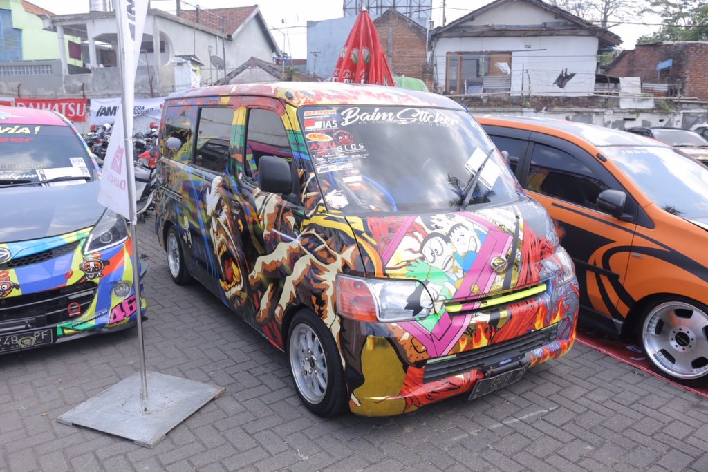 Puluhan Mobil Modifikasi Daihatsu Kumpul di Malang  