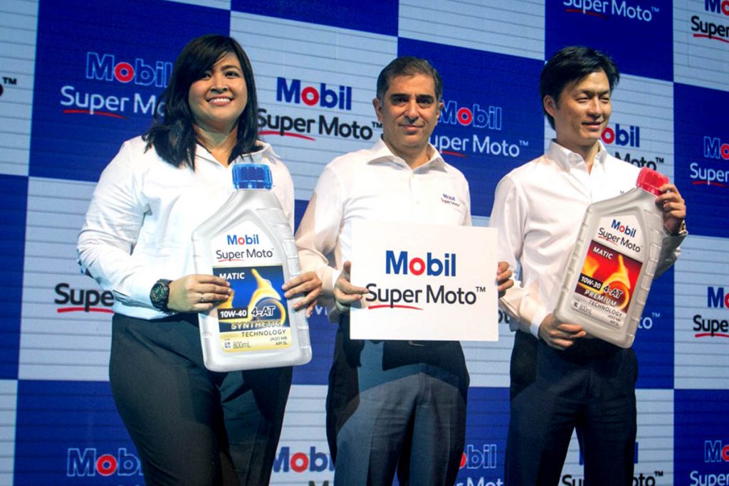 Mobil Super Moto Jaga Mesin Tetap Bersih  
