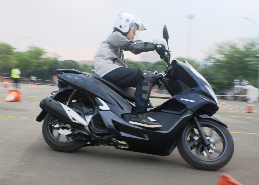 Honda PCX150 Hybrid Jadi Motorcycle of The Year 2018  