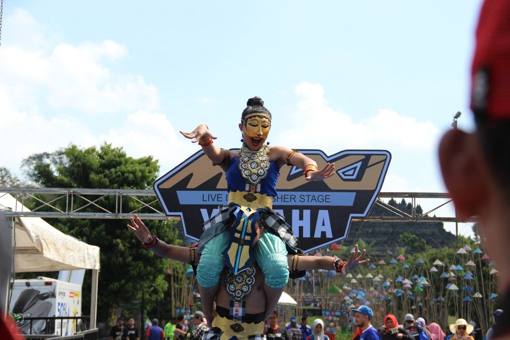 Ribuan Maxi Yamaha Berpesta di Borobudur  