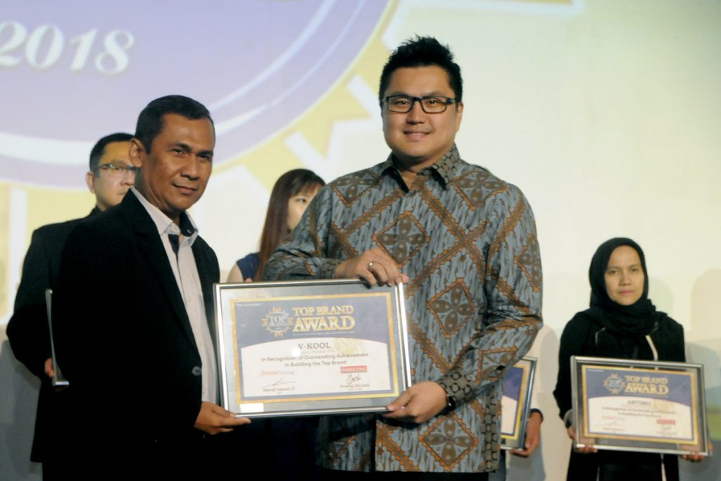 V-KOOL Raih Top Brand Award 2018  