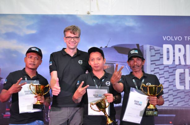 Driver Truk Terbaik Indonesia Berangkat ke Swedia  