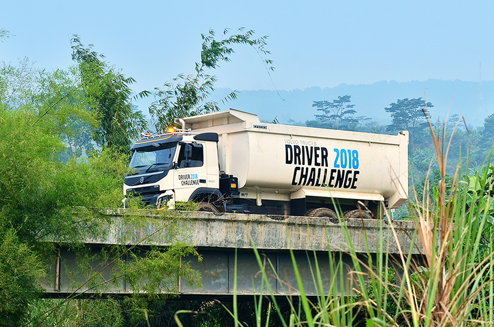 Driver Truk Terbaik Indonesia Berangkat ke Swedia  