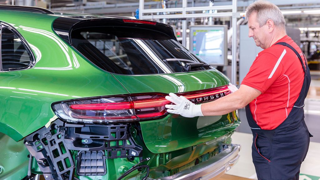 Produksi New Porsche Macan 420 Unit Perhari  