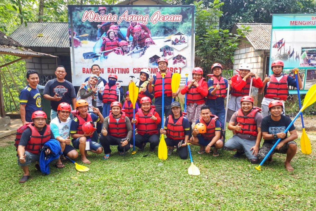 Family Fun Rafting TeRuCi di Banten 
