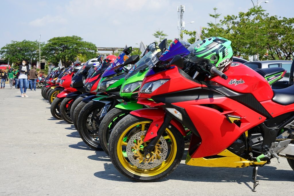 Ratusan Bikers Sambangi Kawasaki Fest Day Makassar  