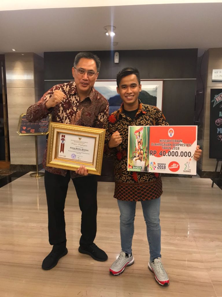 Galang Hendra Raih Penghargaan Atlet Balap Berprestasi 2018  