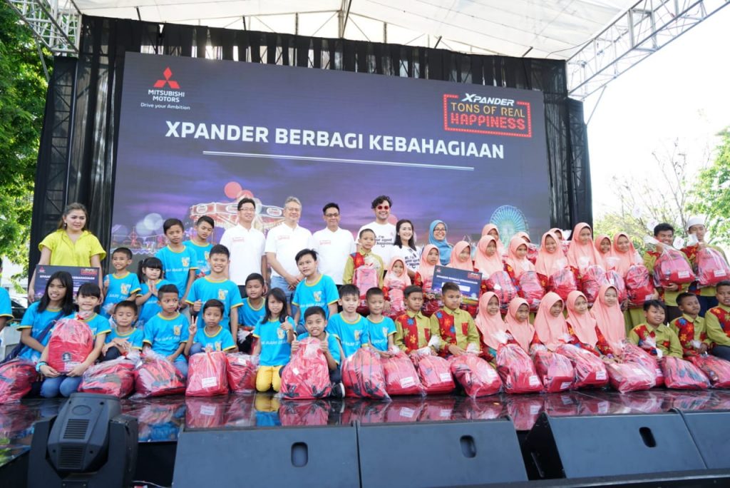 Mitsubishi Xpander Bawa Kebahagiaan di Surabaya  