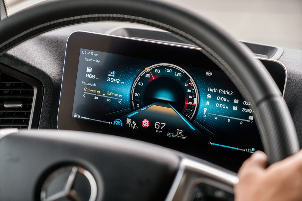 New Mercedes-Benz Actros, Tak Pakai Kaca Spion  