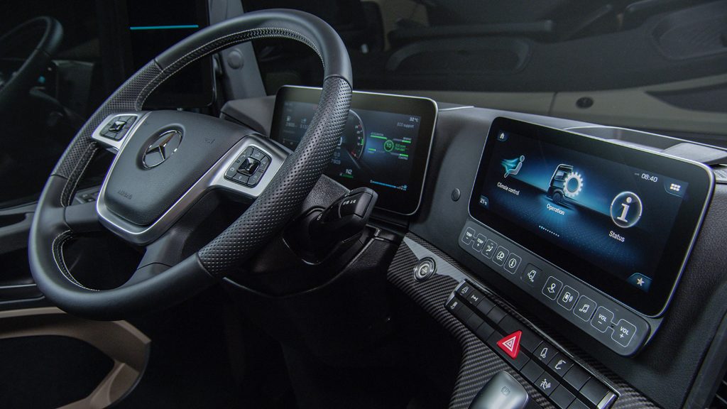 New Mercedes-Benz Actros, Tak Pakai Kaca Spion  