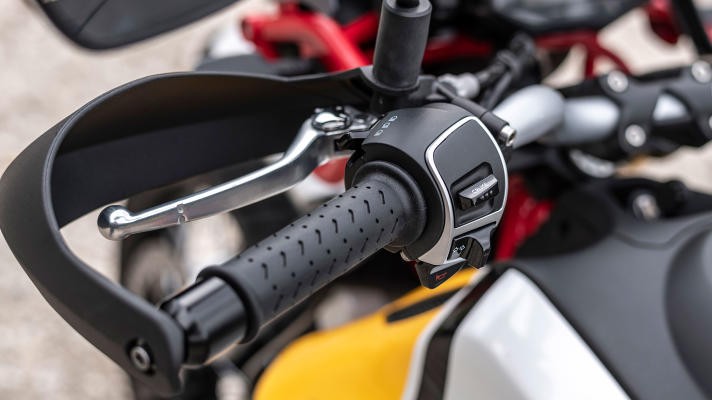 Moto Guzzi V85 TT Bergaya Enduro Klasik Hadir di Intermot 2018  