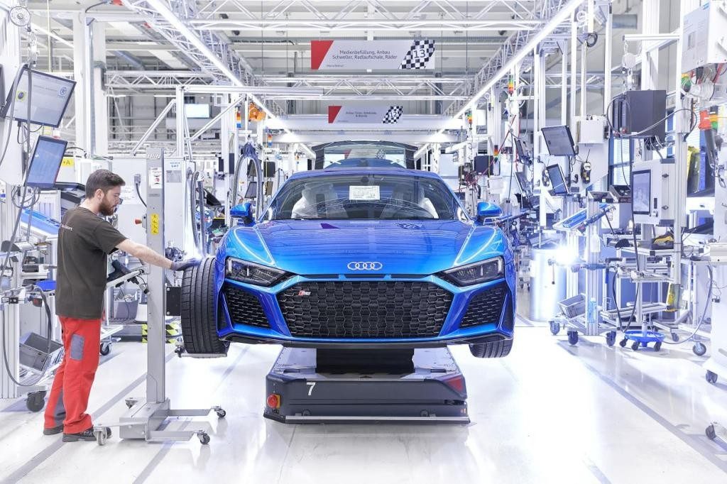 Audi R8 Coupe dan Spyder, dari Balap untuk Jalan Raya  