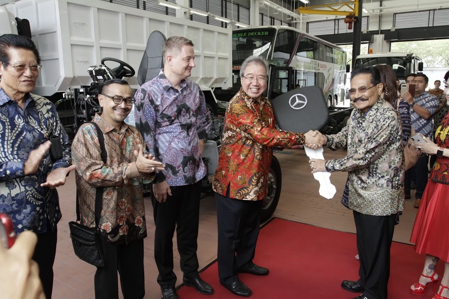 Mercedes-Benz Indonesia Resmikan Dua Dealer Sekaligus  