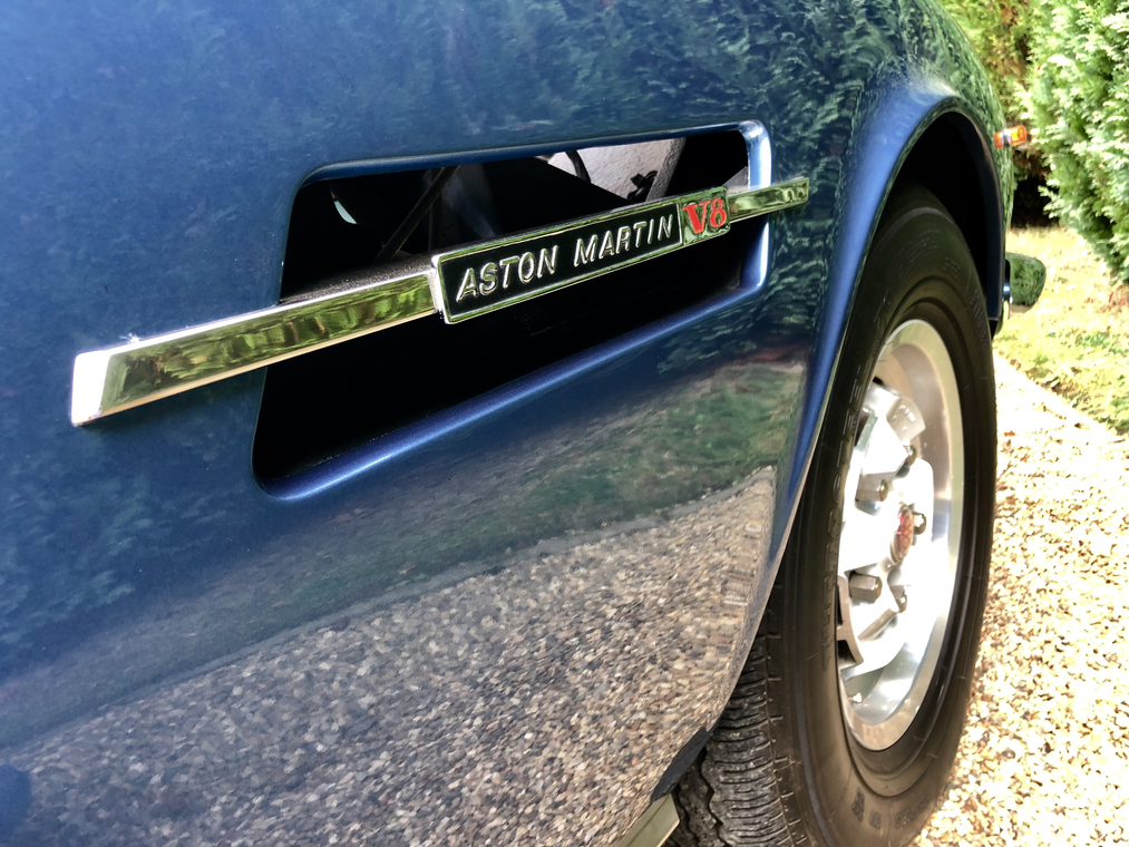Aston Martin V8 Volante, Koleksi Vokalis The Who Dijual  