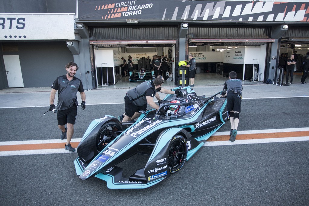 Panasonic Jaguar Racing Ada 800 Komponen Baru  