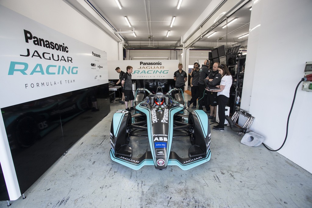 Panasonic Jaguar Racing Ada 800 Komponen Baru  