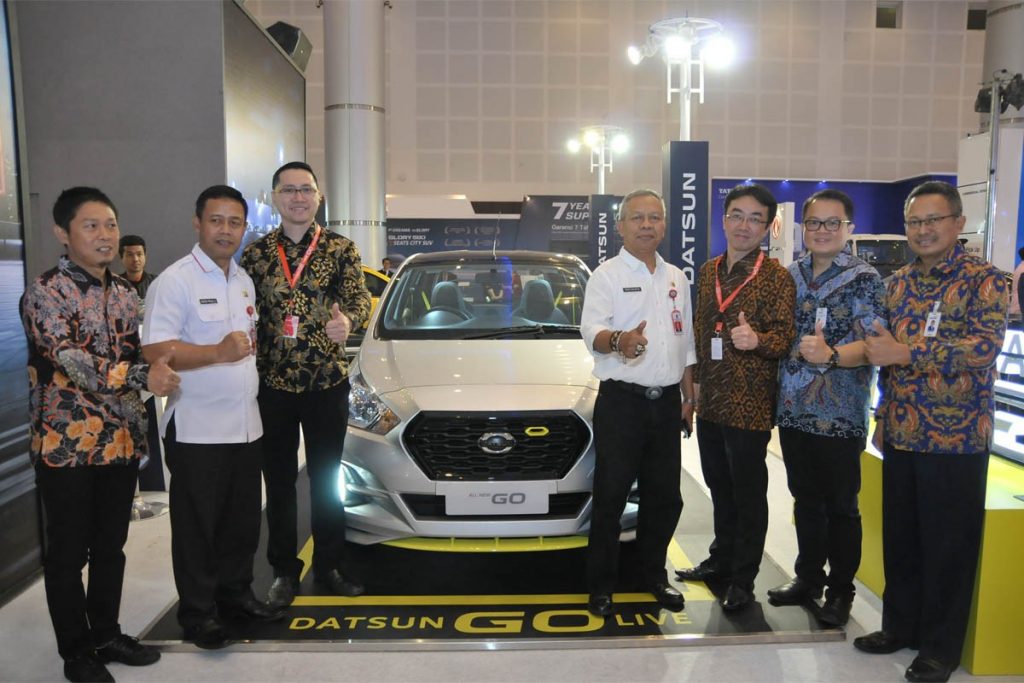Jajaran Mobil Datsun di IIMS Surabaya  