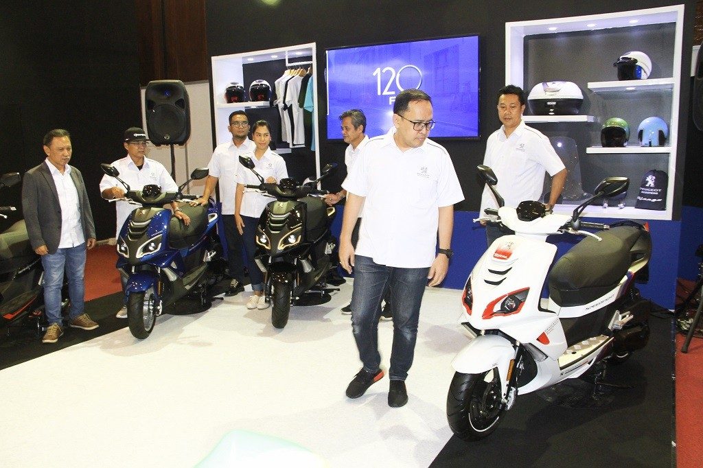 Pertahankan Eksistensi, Peugeot Scooters Hadir di IMOS 2018  