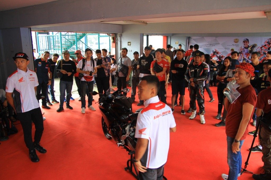 Honda RC213V-S 'Digilir' 10 Konsumen Honda di Sirkuit Sentul  