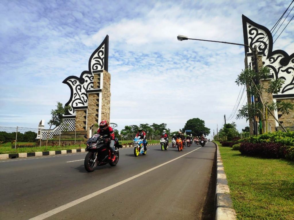 CBR Club Indonesia Rasakan Total Control Touring Menuju Purwakarta  