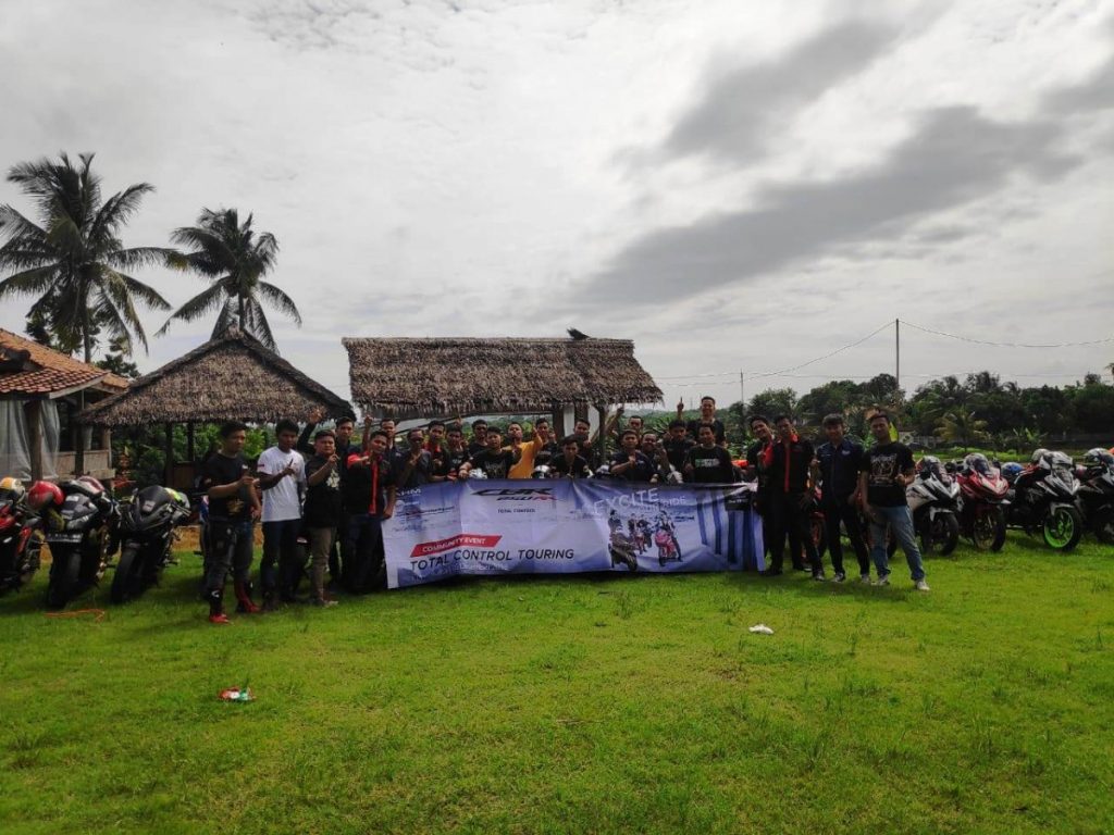 CBR Club Indonesia Rasakan Total Control Touring Menuju Purwakarta  