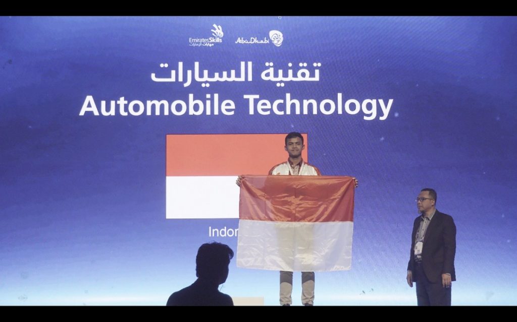 Raih Medali Perak, Teknisi Nissan Indonesia Lawan 19 Negara Asia  
