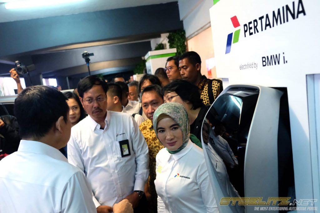 'Charging Station' BMW Indonesia di SPBU Pertamina  