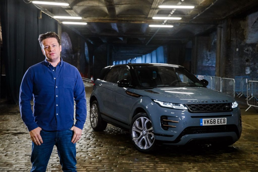 Jamie Oliver, Jadi Orang Pertama Geber Range Rover Evoque  
