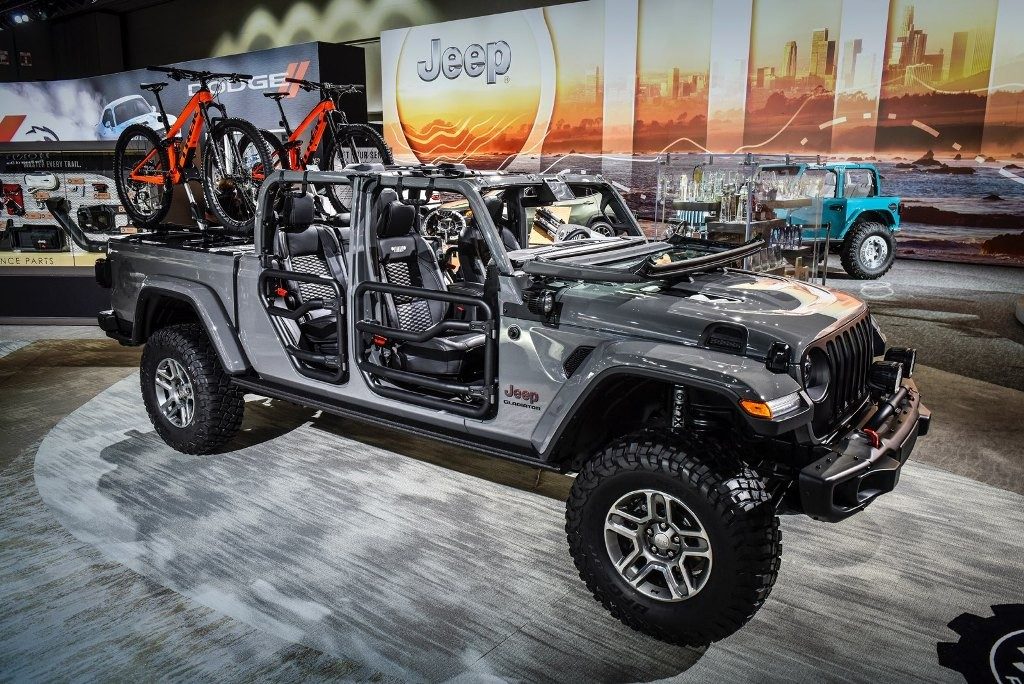 Jeep Gladiator Jadi Kendaraan Taktis Siap Perang  