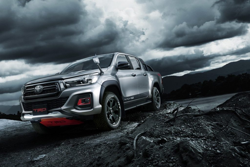 Toyota Hilux Black Rally Edition TRD, Lebih Keren!  