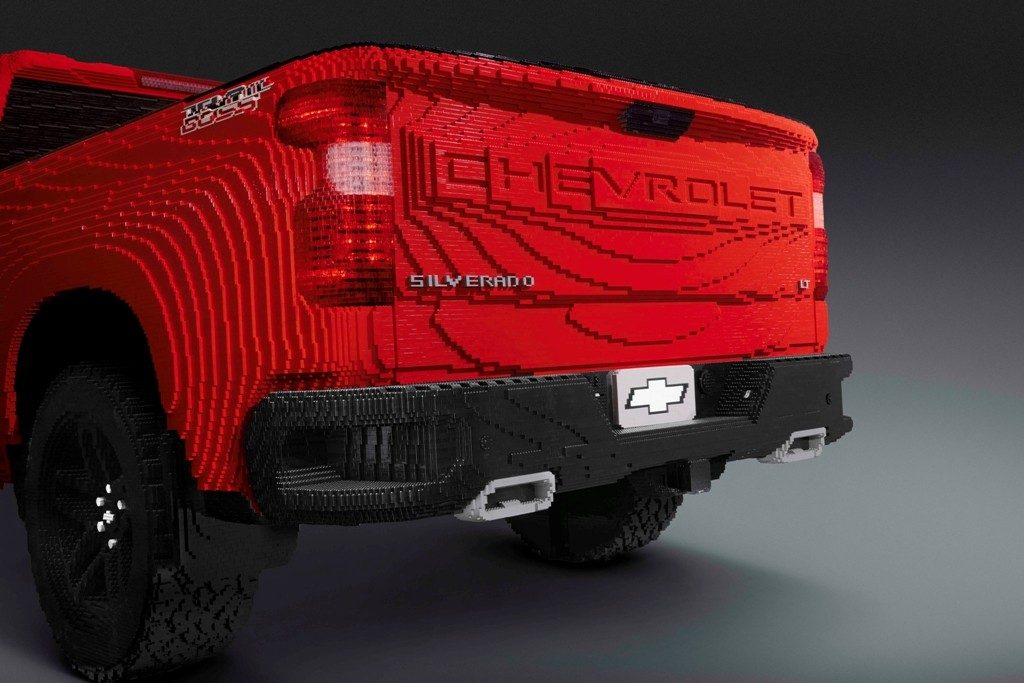 Chevrolet Silverado Terbuat dari LEGO  