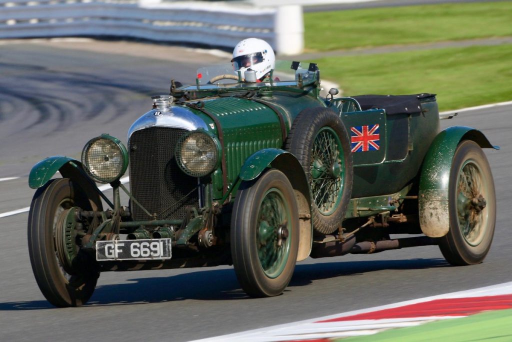 100 Tahun Kejayaan Bentley Dirayakan di Silverstone Classic  