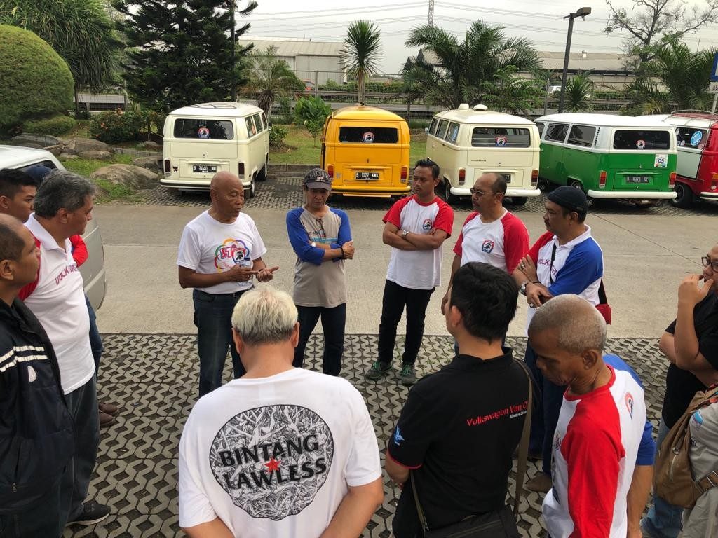 Aksi Sosial Volkswagen Van Club untuk Korban Tsunami Selat Sunda  