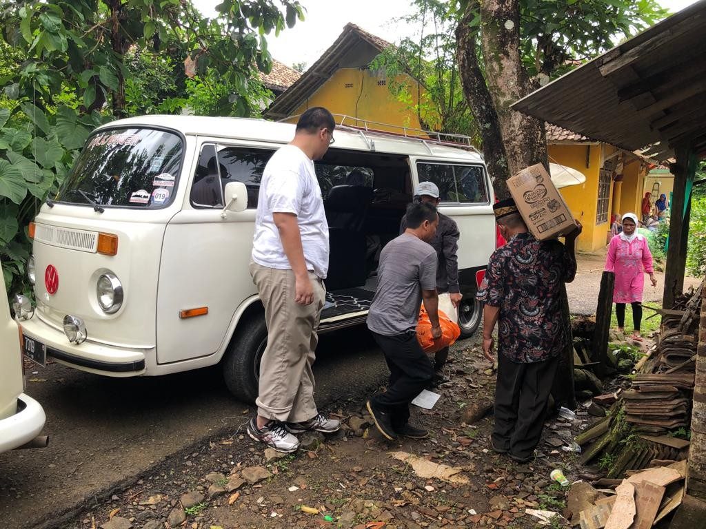 Aksi Sosial Volkswagen Van Club untuk Korban Tsunami Selat Sunda  