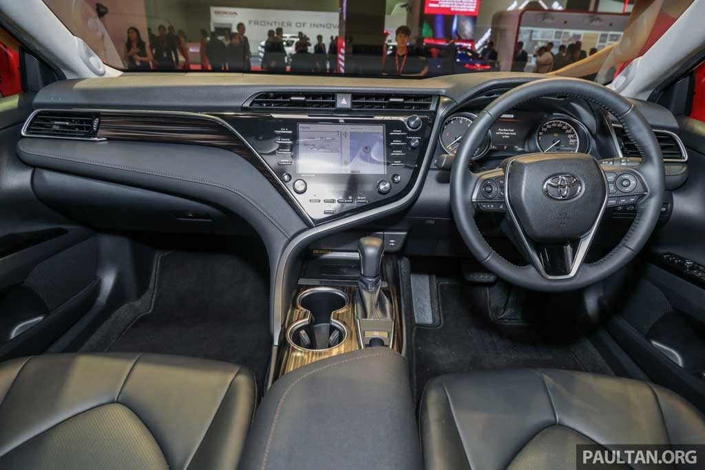 Toyota Besok Luncurkan Avanza atau Camry?  