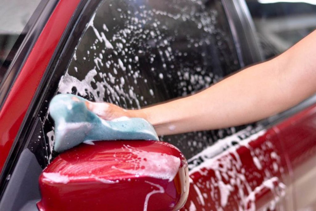 Segera Lap Mobil Anda Setelah Terguyur Air Hujan  
