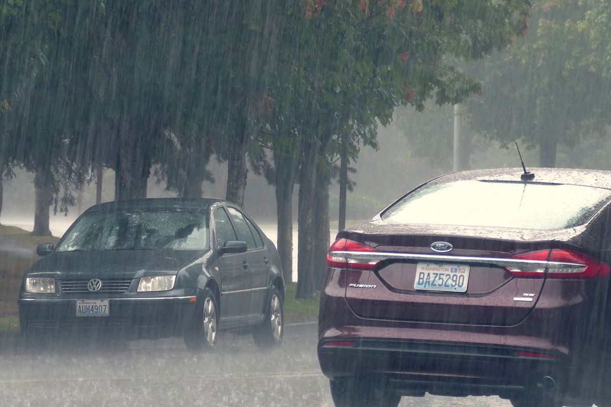 Jaga Bodi Mobil Dari Karat Saat Musim Hujan  