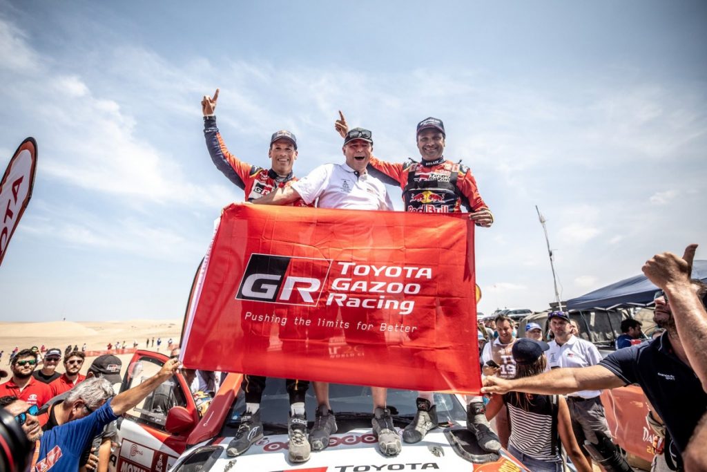 Toyota Hilux Patahkan Dominasi Peugeot di Dakar Rally 2019  