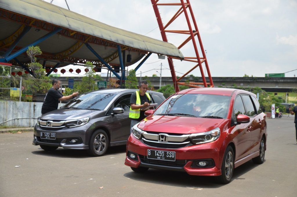 New Mobilio Diajak Keliling Jakarta, Konsumsi Bahan Bakar Irit?  