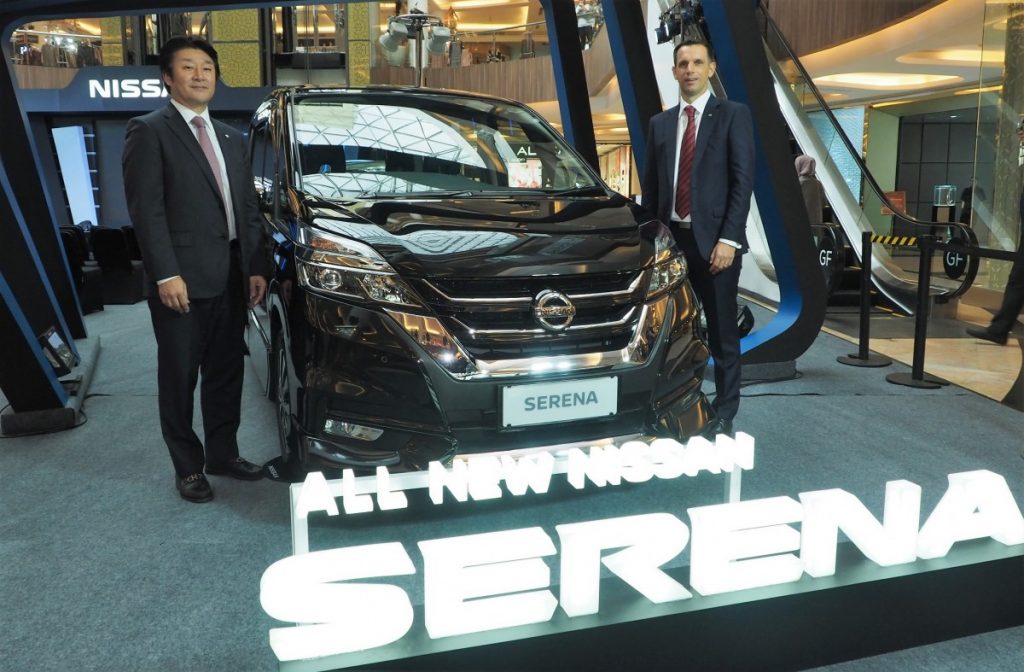 Nissan Livina Diterima Konsumen Pertamanya di Bandung  