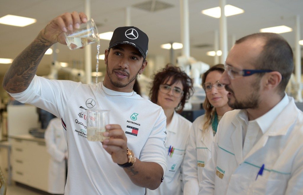 Lewis Hamilton dan Valtteri Bottas Adu Pitstop  