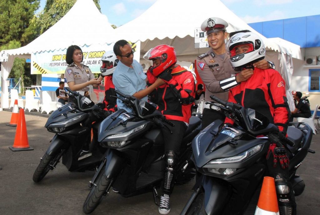 Safety Riding Camp Honda Tebarkan Hal Positif untuk Generasi Muda  