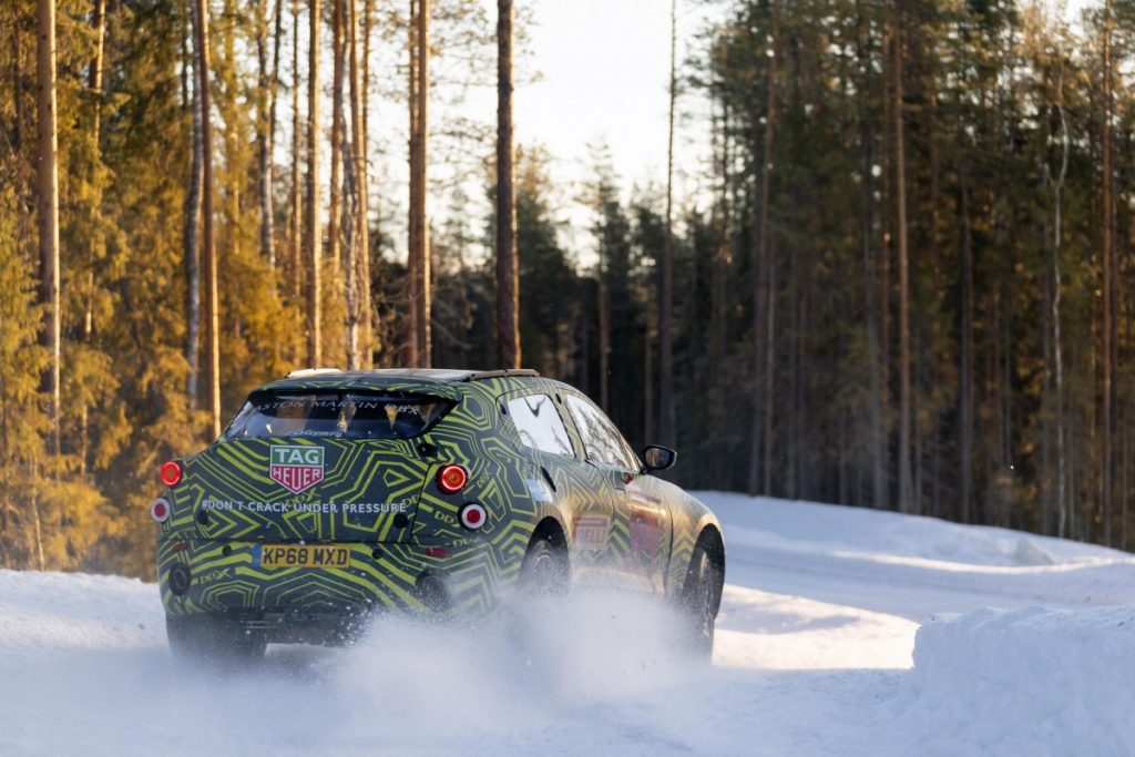 Jelang Produksi, Aston Martin DBX Disiksa!  