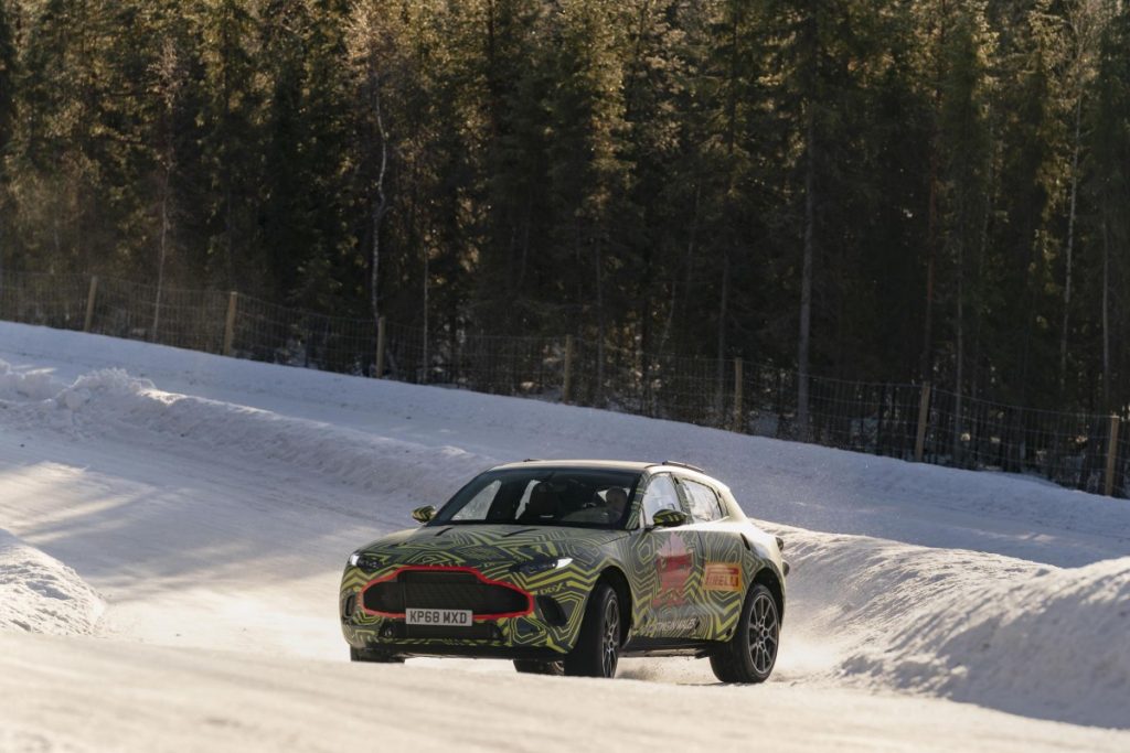 Jelang Produksi, Aston Martin DBX Disiksa!  