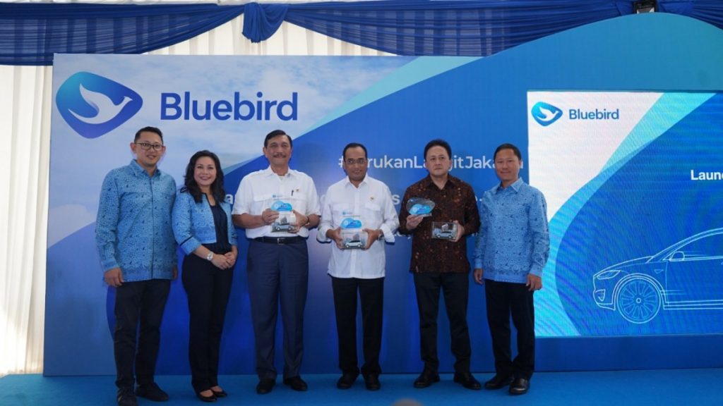 Bluebird Jadi Taksi Listrik Pertama di Indonesia  