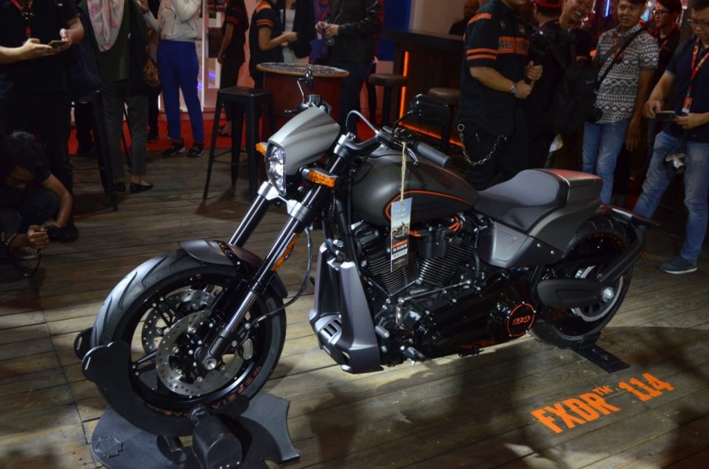 Harley-Davidson FXDR 114 dan Iron 1200 Tampil di IIMS 2019  