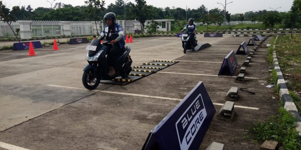 Ribuan Maxi Yamaha Serbu Stadion Pakansari Cibinong  