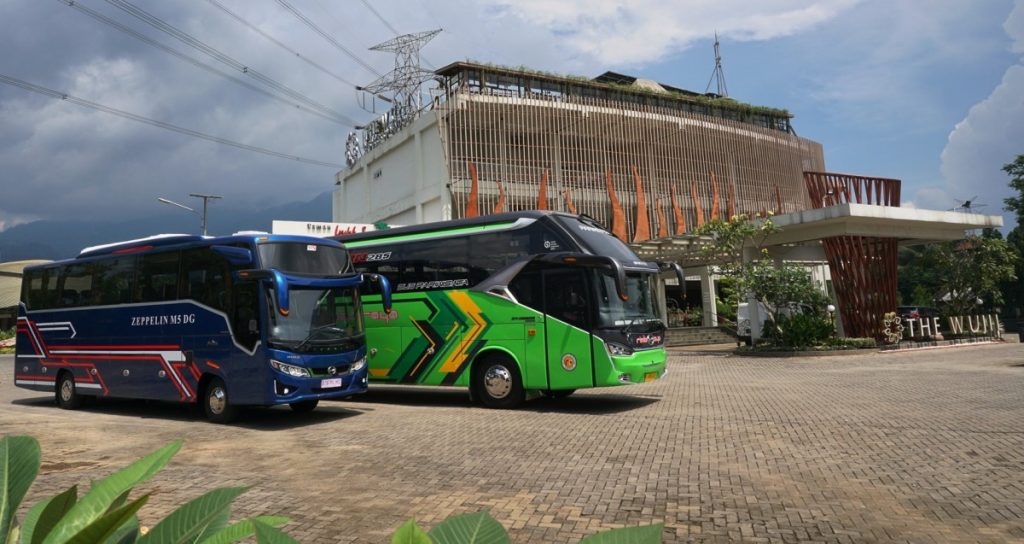 Kenalkan Fitur Baru, Hino RN dan FC Bus Jelajahi Pulau Jawa  