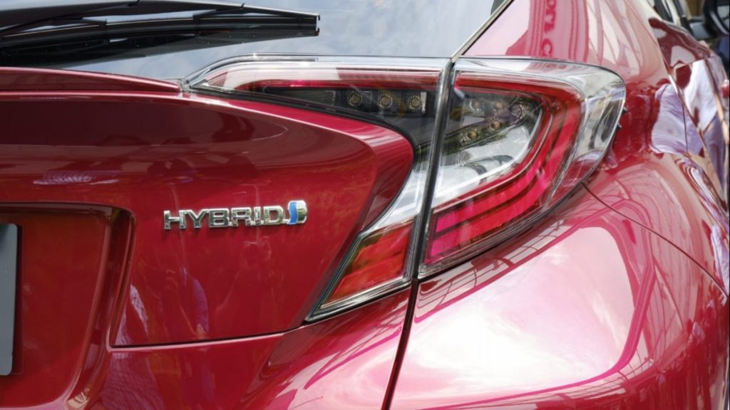 Toyota C-HR Hybrid Akan Tampil di IIMS 2019, Apanya yang Beda?  